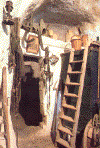 Matera, Op de afbeelding is een reconstructie te zien van een typische holwoning.